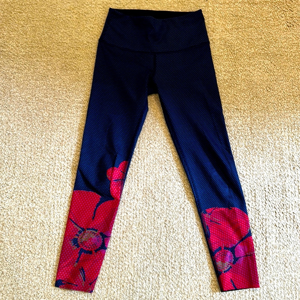 Noli leggings. Size small. Excellent condition.